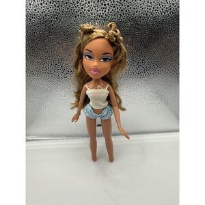 Bratz Doll MGA Entertainment 2001 Brown‎ Hair Blue Eyes Top Shorts Outfit